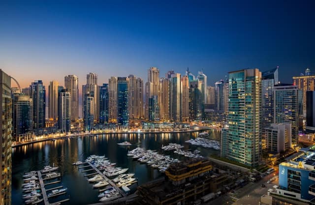 SUPER OFERTA LA PLAJA IN DUBAI 4****MILENIUM PLACE MARINA ZBOR DIRECT DIN OTOPENI CU TAXE INCLUSE