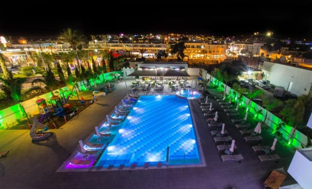 ULTRA LAST MINUTE LA PLAJA IN CIPRU 4**** NICHOLAS COLOR ZBOR CHARTER DIN OTOPENI/ IASI CU TAXE INCLUSE