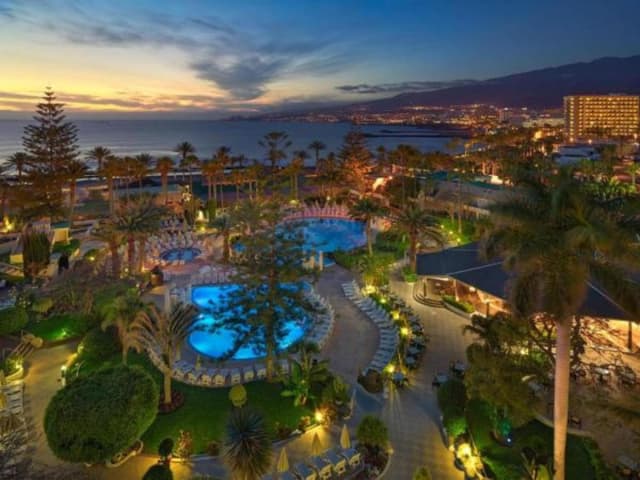 ULTIMELE LOCURI TENERIFE H10 LAS PALMERAS 4**** DEMIPENSIUNE ZBOR DIRECT DIN OTOPENI CU TAXE INCLUSE