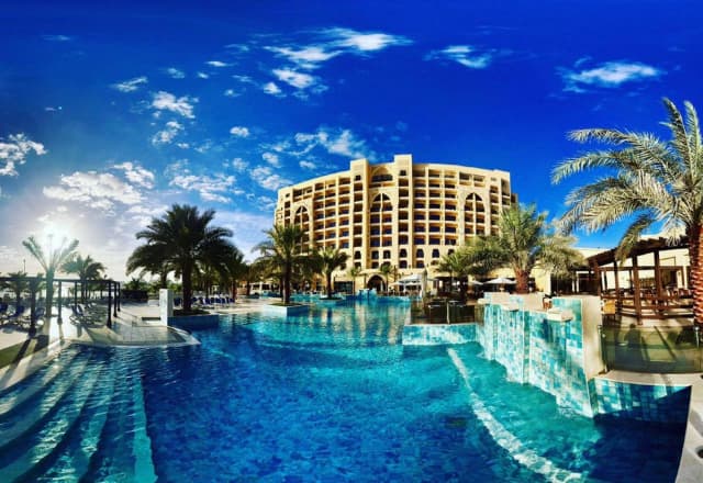 ULTRA LAST MINUTE CRACIUN PE PLAJA EMIRATE 5***** DOUBLE TREE BY HILTON ALL INCLUSIVE ZBOR CLUJ NAPOCA/OTOPENI TAXE INCLUSE