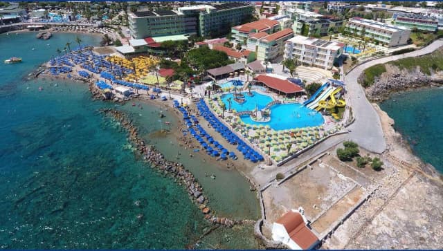 ULTRA LAST MINUTE INSULA CRETA 4**** ERI BEACH HOTEL ZBOR CHARTER DIN TIMISOARA    CU TAXE INCLUSE