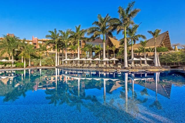 ULTRA LAST MINUTE INSULELE CANARE 5**** DELUXE PENSIUNE COMPLETA LOPESAN BOABAB ZBOR DIRECT DIN OTOPENI CU TAXE INCLUSE