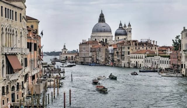 ULTIMELE LOCURI VENETIA SI EMILIA ROMAGNA, AVION DIN BUCURESTI, LA HOTEL DE 4*, LA TARIFUL DE 598 EURO/PERSOANA, DEMIPENSIUNE!