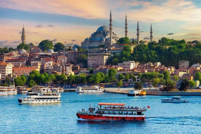 DE LA TROIA LA ISTANBUL& PLAJA LA KUSADASI, AUTOCAR DIN BUCURESTI, LA HOTEL DE 4*, LA TARIFUL DE 532 EURO/PERS, HB!