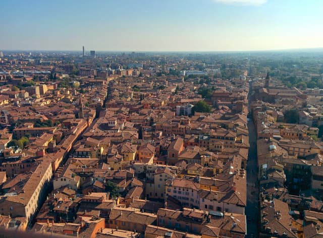 🍝 CITY BREAK BOLOGNA – 3 NOPȚI – PLECARE DIN CLUJ ✈️(am)