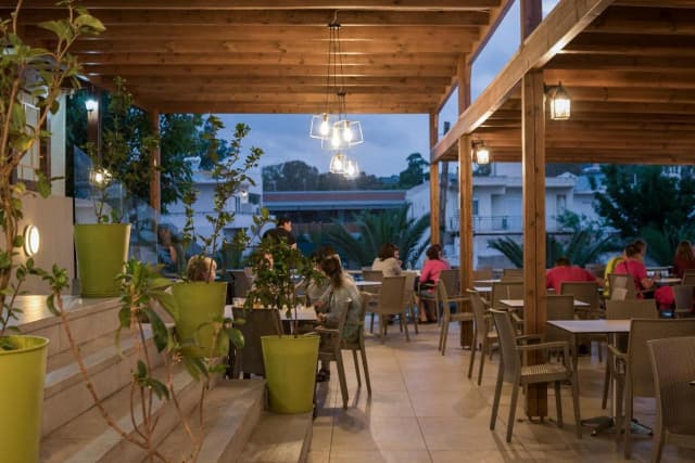 Sejur in Creta: 650 euro cazare 7 nopti cu All inclusive+ transport avion+ toate taxele