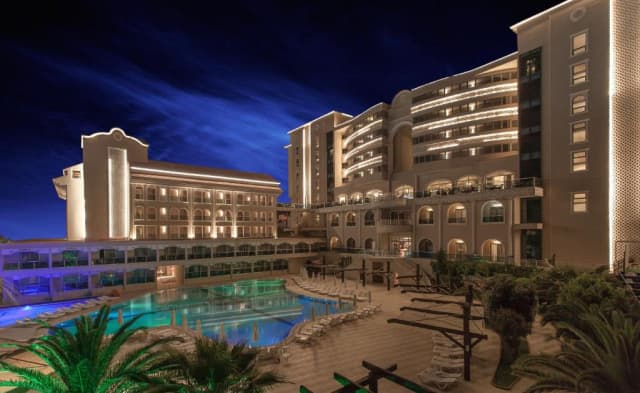 ANTALYA, AVION DIN  BUCURESTI, LA HOTEL SULTAN OF SIDE 5*, LA TARIFUL DE 740 EURO/PERSOANA, AI!