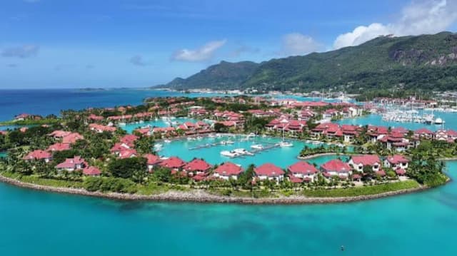 SEYCHELLES, GRADINA EDENULUI SI PRASLIN&MAHE, AVION DIN BUCURESTI, LA HOTEL DE 4*, LA TARIFUL DE 3250 EURO/PERS, MIC DEJUN!