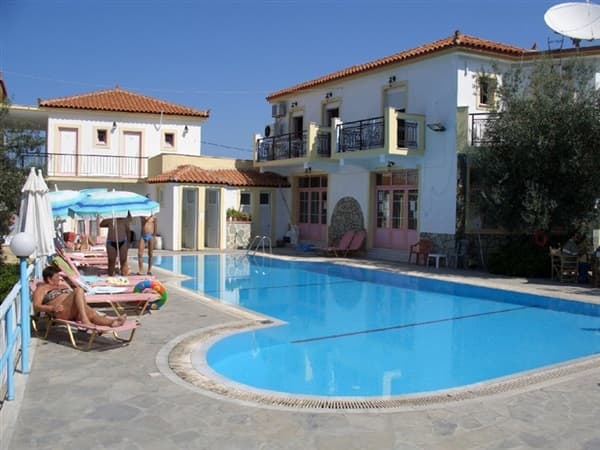 ULTIMELE LOCURI INSULA LESBOS, AVION DIN BUCURESTI, LA SMART VILA, LA TARIFUL DE 399 EURO/PERSOANA!