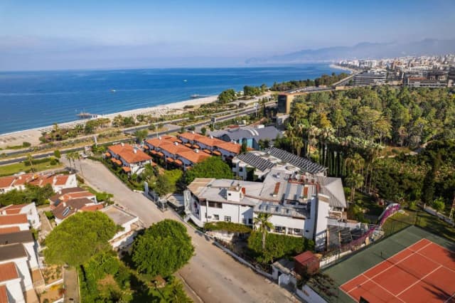 ULTIMELE LOCURI ALANYA, AVION DIN BUCURESTI, LA HOTEL TITAN CLUB 4*, LA TARIFUL DE 670 EURO/PERSOANA, UAI!