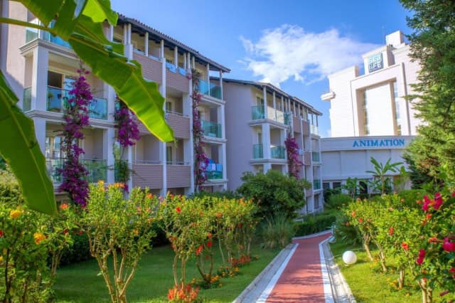 ULTIMELE LOCURI ALANYA, AVION DIN BUCURESTI, LA HOTEL SEALIFE BUKET RESORT 5*, LA TARIFUL DE 779 EURO/PERS, UAI!
