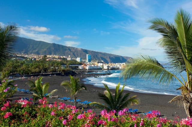 Sejur la plaja in Tenerife la doar 826 euro,avion din Budapesta! Catalonia Las Vegas 4*demipensiune