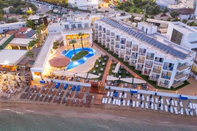 ULTIMELE LOCURI CIPRU, AVION DIN TIMISOARA, LA HOTEL MIMOZA BEACH 3*, LA TARIFUL DE 795 EURO/PERSOANA, AI!