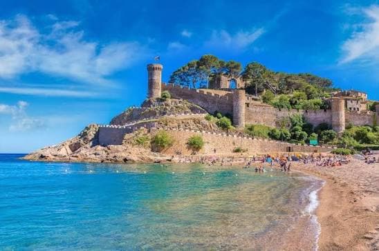 Vara continua in Costa Brava!!!Sejur de 7 nopti la plaja la doar 589euro,avion din Bucuresti! HOTEL GRAN GARBI