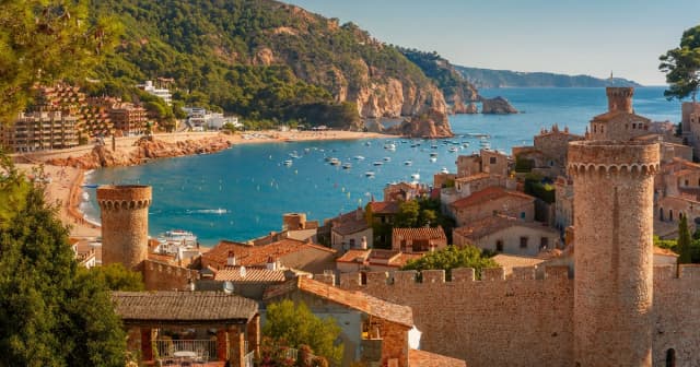 Descopera Costa Brava de la doar 355 euro/ pers, zbor din Bucuresti