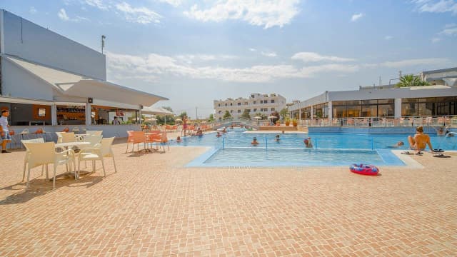 ULTIMELE LOCURI RODOS, AVION DIN BUCURESTI, LA HOTEL EVI 3*, LA TARIFUL DE 448 EURO/PERSOANA, ALL INCLUSIVE!