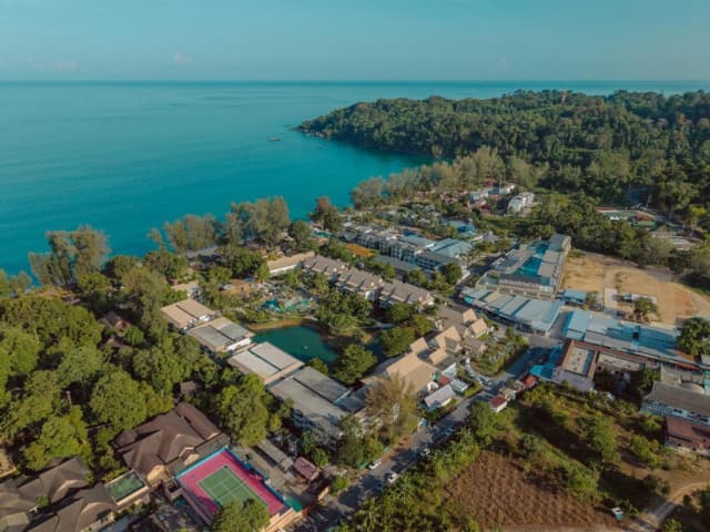 THAILANDA, AVION DIN BUCURESTI, LA HOTEL KHAOLAK EMERALD BEACH RESORT 4*, LA TARIFUL DE 1279 EURO/PERSOANA, MIC DEJUN!