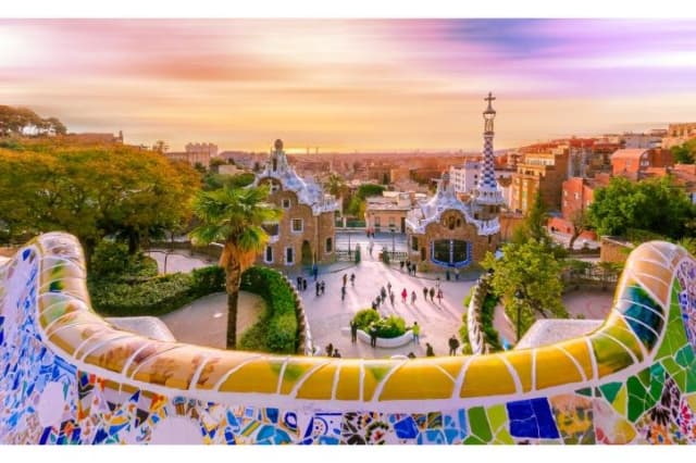 Circuit CATALONIA - 7 nopti cazare 4* cu mic dejun + avion Bucuresti + taxe aeroport + excursii + minicroaziera = 899 euro/pers