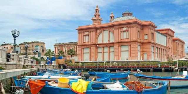 CIRCUIT BARI SI PELERINAJ LA SF NICOLAE, AVION DIN BUCURESTI, LA HOTEL DE 3*, LA TARIFUL DE 539 EURO/PERS, MIC DEJUN!