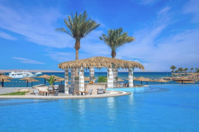 Revelion in Hurghada: 1290 euro cazare 7 nopti cu Ultra All inclusive+ transport avion+ toate taxele