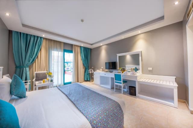 REVELION EGIPT-HURGHADA, SUNRISE GARDEN BEACH RESORT 5*, 7 NOPTI CU ALL INCLUSIVE, ZBOR DIN BUCURESTI