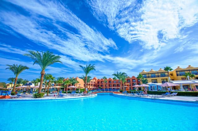 HURGHADA 759 EURO / PERS PLECARE DIN BUDAPESTA, AVION INCLUS 12.12 Titanic Beach Spa & Aquapark