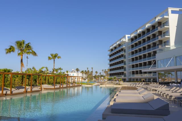 REVELION CIPRU 849 EURO / PERS PLECARE DIN BUCURESTI 28.12 -CHRYSOMARE BEACH HOTEL & RESORT