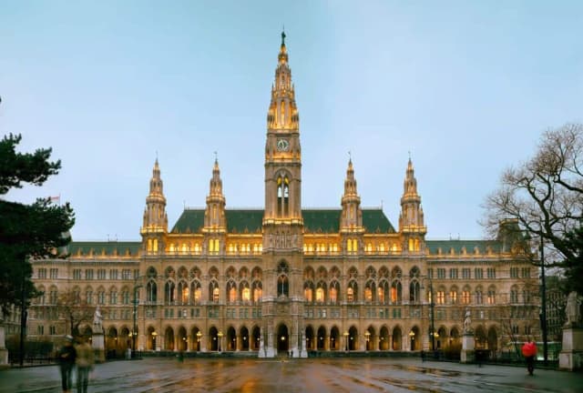 Circuit VIENA - PIETE DE CRACIUN de la doar 599 euro/pers. Zbor din Bucuresti-5