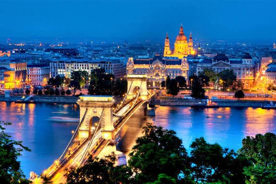 CRACIUN LA BUDAPESTA, AUTOCAR DIN ARDEAL SI BUCURESTI, LA HOTEL DE 3*, LA TARIFUL DE 325 EURO/PERSOANA, MIC DEJUN!