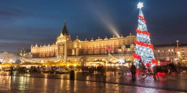 PIATA DE CRACIUN IN CRACOVIA, AUTOCAR DIN ARDEAL SI BUCURESTI, LA HOTEL DE 3*, LA TARIFUL DE 345 EURO/PERSOANA, MIC DEJUN!