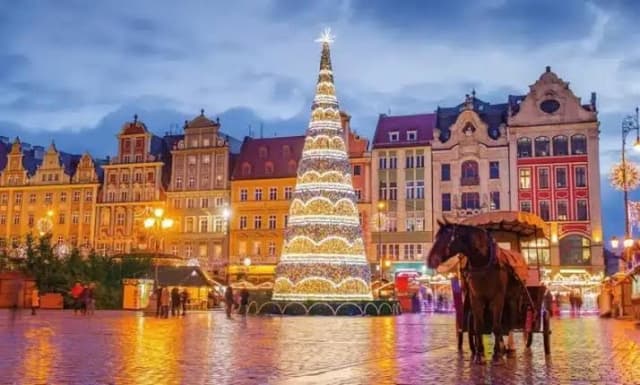 CRACIUN LA PRAGA, AUTOCAR DIN ARDEAL SI BUCURESTI, LA TARIFUL DE 349 EURO/PERSOANA, MIC DEJUN!