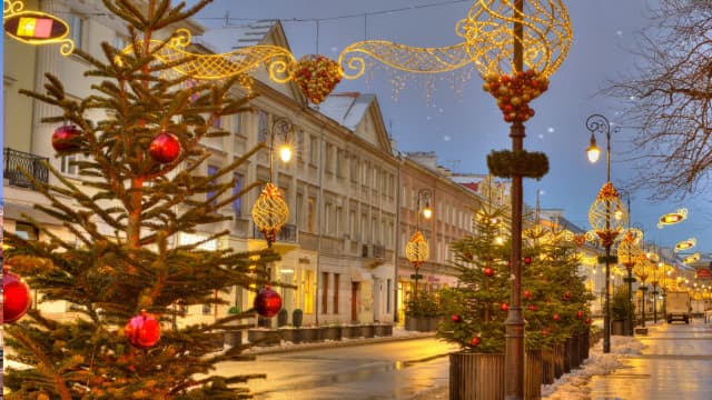DESCOPERĂ TÂRGUL DE CRĂCIUN DE LA VARȘOVIA, 3 NOPȚI, CU PLECARE DIN BUCUREȘTI (CL)