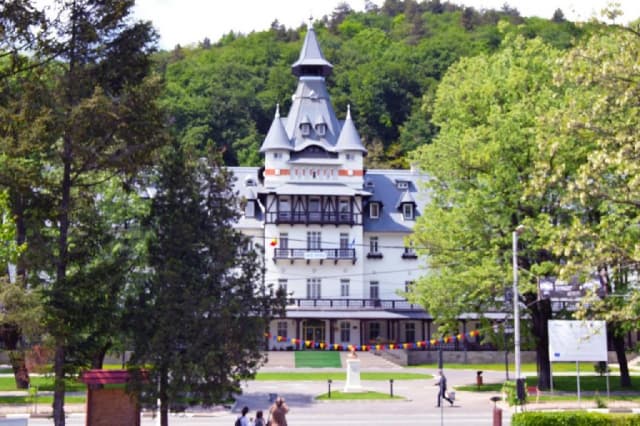 DEAL REVELION HOTEL CENTRAL 3*CALIMANESTI 3 NOPTI PLECARE IN 30.12.2026 PRET 2162 LEI