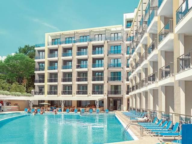 REVELION ARENA MAR 4* NISIPURILE DE AUR PRET 425 EURO 3 NOPTI CU ALL INCLUSIVE PLECARE IN 30 DECEMBRIE