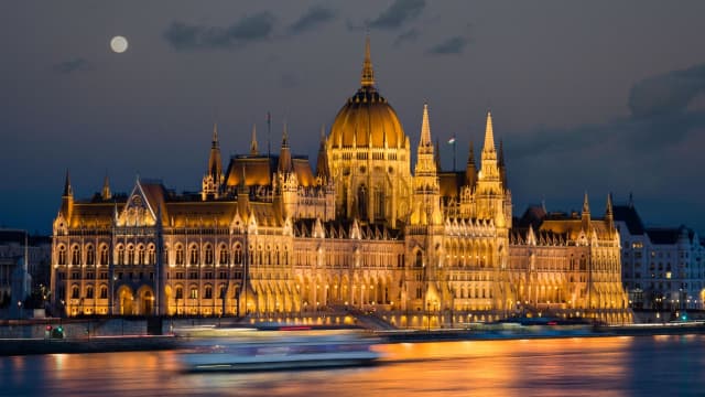 CITY BREAK BUDAPESTA, 3 NOPȚI, CU PLECARE DIN BUCUREȘTI