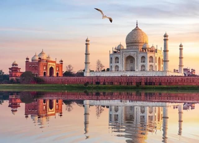 REVELION 2027 ÎN INDIA – CIRCUIT TRIUNGHIUL DE AUR