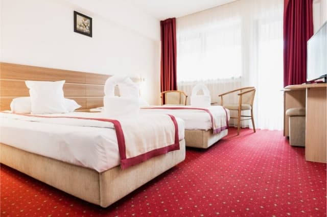 DEAL 1 DECEMBRIE PREDEAL HOTEL CARPATI 3* 3 NOPTI CAZARE CU PENSIUNE COMPLETA PRET 1945 LEI