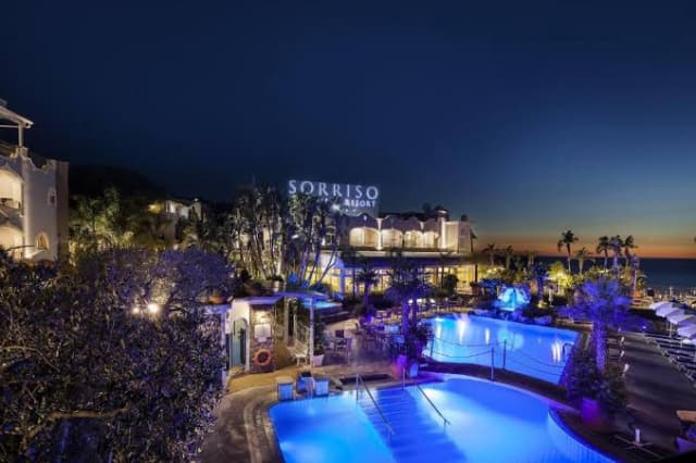 CRACIUN ISCHIA SORISO TERME RESORT 4* DEMIPENSIUNE PRET 744 EURO / PERSOANA 5 NOPTI