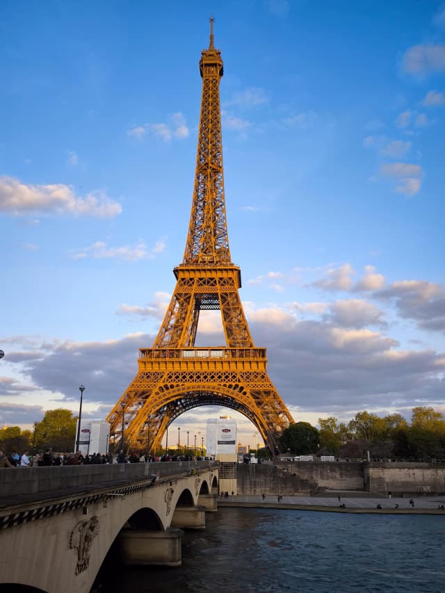 🗼 Descoperă farmecul Parisului | Plecare din Timișoara ✈️