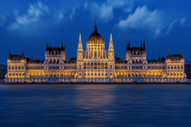 🏛️ City Break Budapesta cu plecare din Brașov ✨