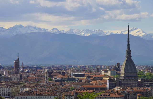 🏛️ City Break Torino cu plecare din Iași ✨