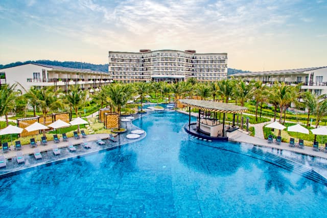 VIETNAM -PHU QUOC 1747 EUR/PERS PLECARE 04.12 DIN BUCURESTI,AVION INCLUS - SOL MELIA 5*