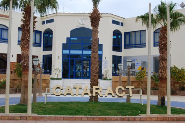 23.08 avion Bucuresti, Egipt - Regiunea Sharm el Sheikh Sharm El Sheikh, Cataract Resort Naama Bay 596 EURO, 7 nopti, All inclusive