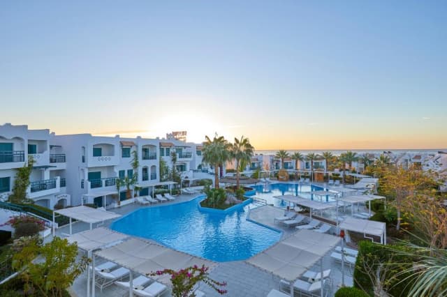 23.08 avion Bucuresti, Egipt - Regiunea Sharm el Sheikh Sharm El Sheikh, Jaz Neo Naama Bay Resort (ex Solymar Naama Bay) 665 EURO, 7 nopti, All inclusive