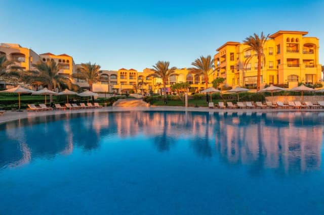 11.10 avion Bucuresti, Egipt - Regiunea Sharm el Sheikh Sharm El Sheikh, Cleopatra Luxury Resort Sharm El Sheikh 851 EURO, 7 nopti, All inclusive