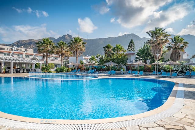 07.09 avion Bucuresti, Grecia - Kos Kardamena, Hotel Evripides Village 636 EURO, 7 nopti, Mic dejun inclus