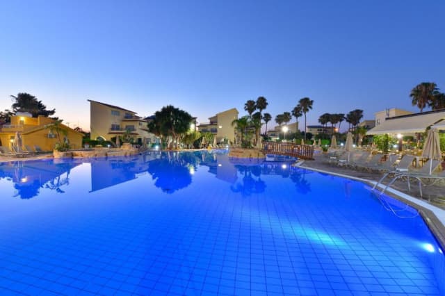 06.09 avion Bucuresti, Cipru - Zona Larnaca Ayia Napa, Makronisos Village 557 EURO, 7 nopti, Fara masa