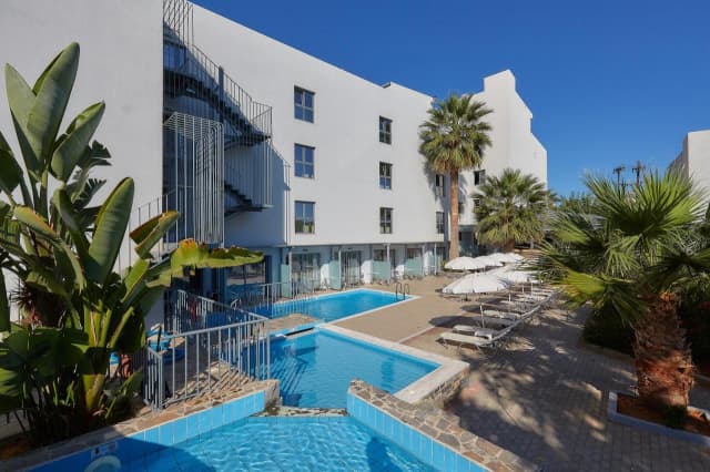 ULTRA LAST MINUTE INSULA CRETA 4**** POLLIS HOTEL ZBOR CHARTER DIN OTOPENI CU TAXE INCLUSE