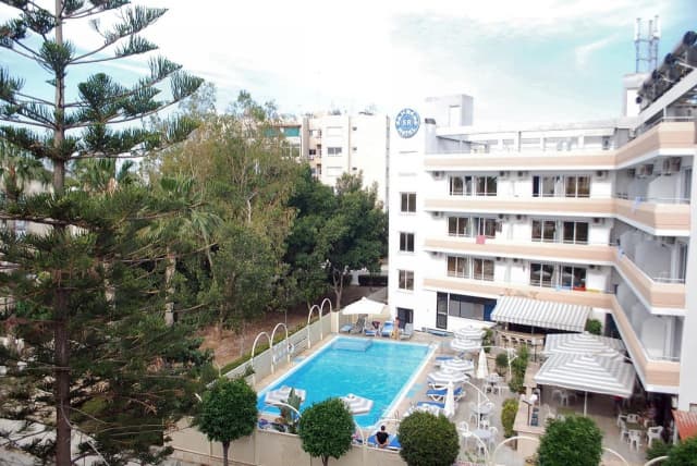 ULTIMELE LOCURI PLAJA CIPRU 2** SAN REMO HOTEL ZBOR DIRECT DIN OTOPENI CU TAXE INCLUSE