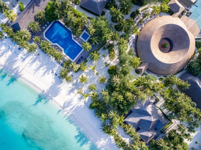 ULTRA LAST MINUTE PE PLAJA IN MALDIVE LA 4**** MEERU ISLAND ZBOR DIN OTOPENI CU TAXE INCLUSE